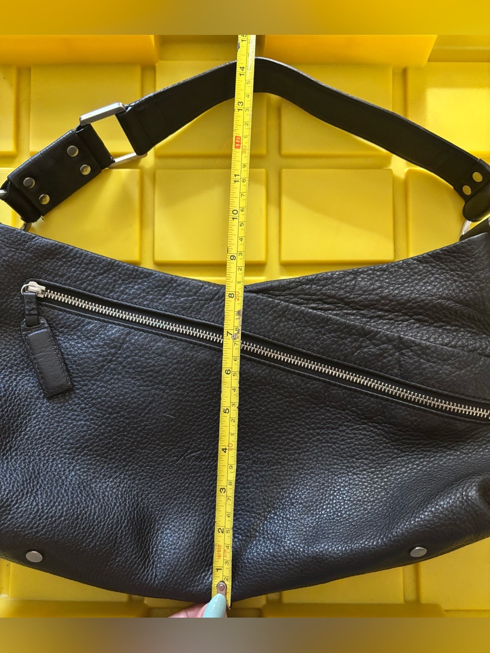 Kenneth Cole NY Vintage Black Pebbled Leather Asymmetric Hobo Bag Slouchy Y2K - Picture 10 of 10